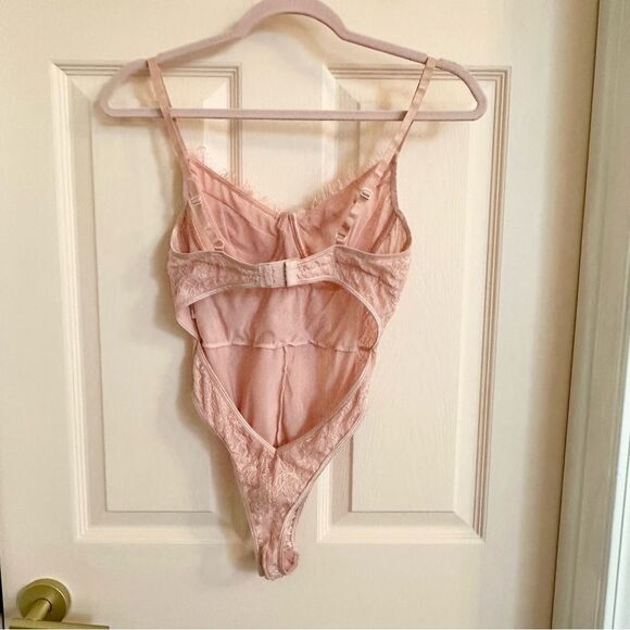 Chic Pink Lace Bodysuit - Picture 3 of 4